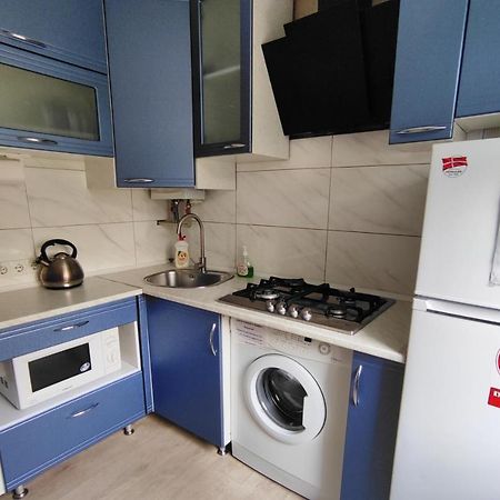 Двухкомнатные Апартаменты Центр Mystetsʹka 3 Kr Apartments Krivij Rih Kültér fotó