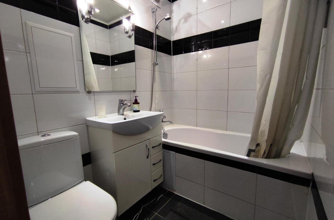 Двухкомнатные Апартаменты Центр Mystetsʹka 3 Kr Apartments Krivij Rih Kültér fotó