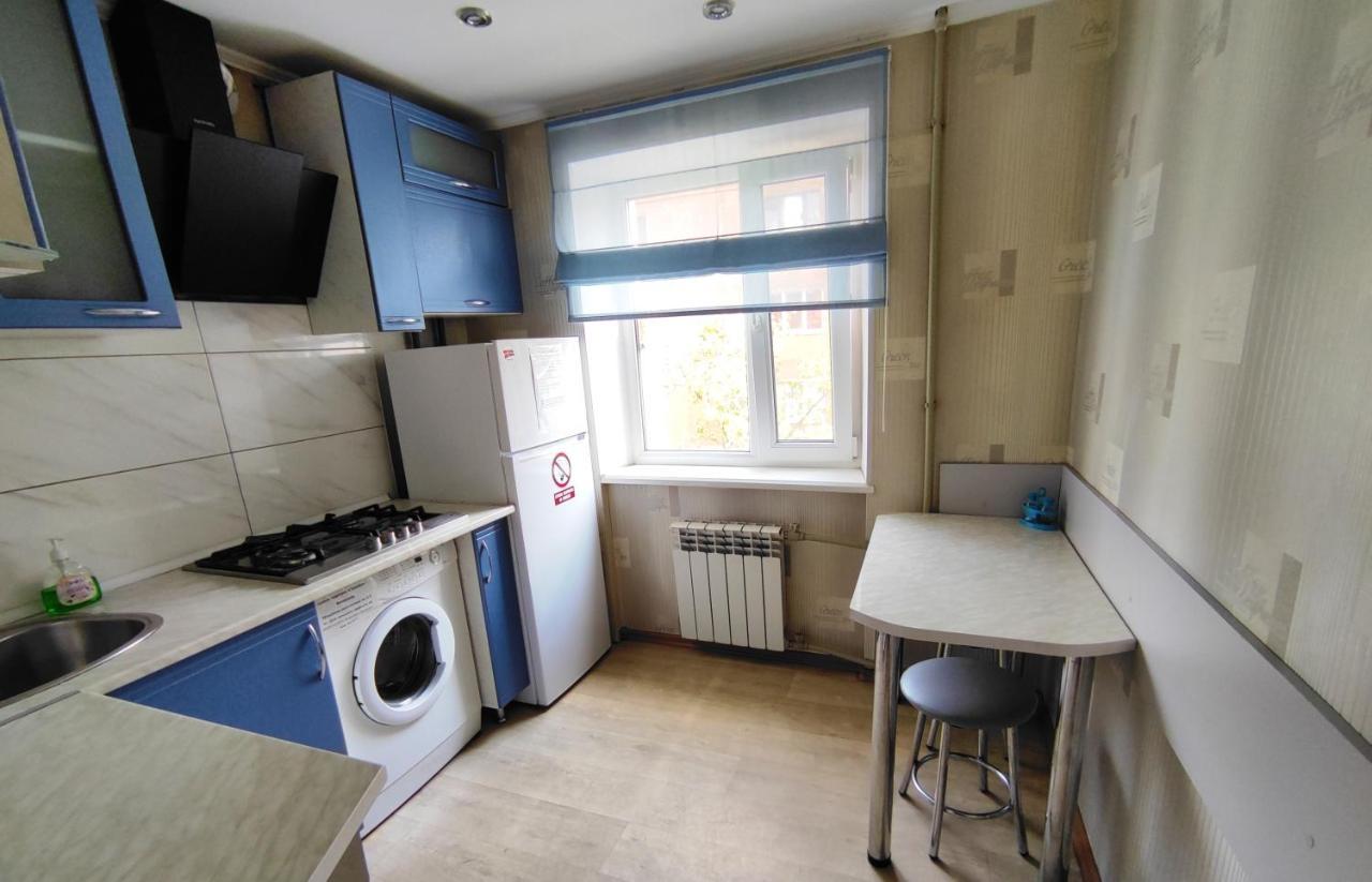 Двухкомнатные Апартаменты Центр Mystetsʹka 3 Kr Apartments Krivij Rih Kültér fotó