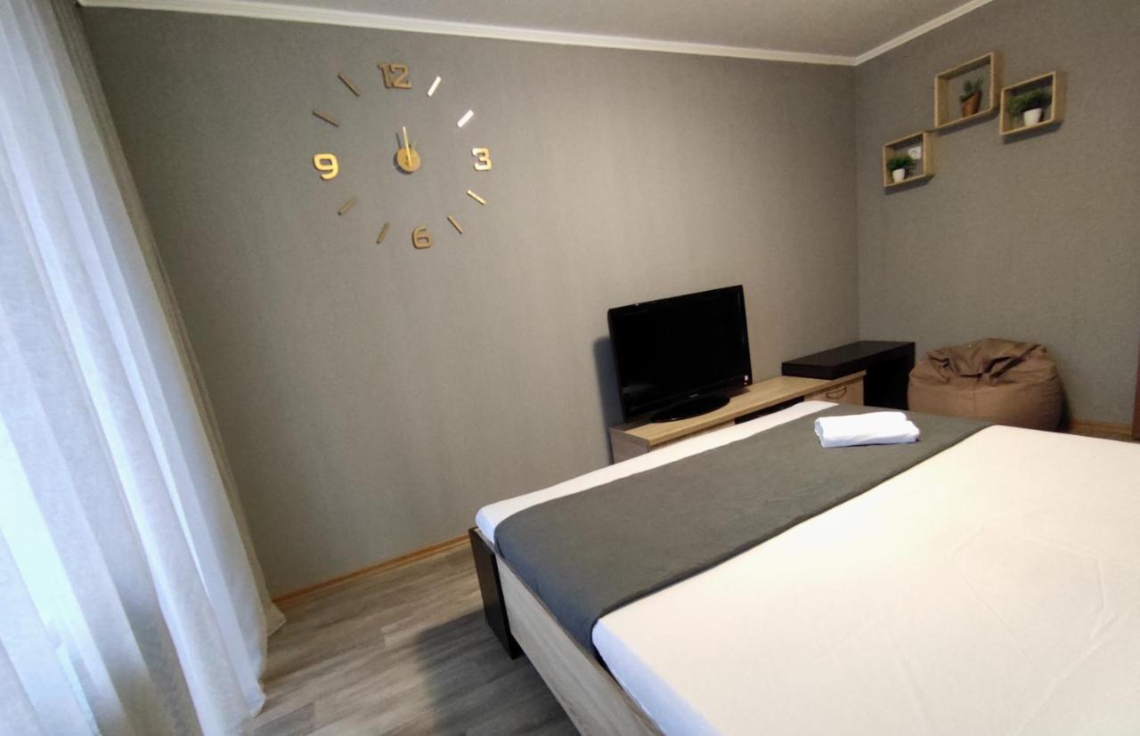 Двухкомнатные Апартаменты Центр Mystetsʹka 3 Kr Apartments Krivij Rih Kültér fotó