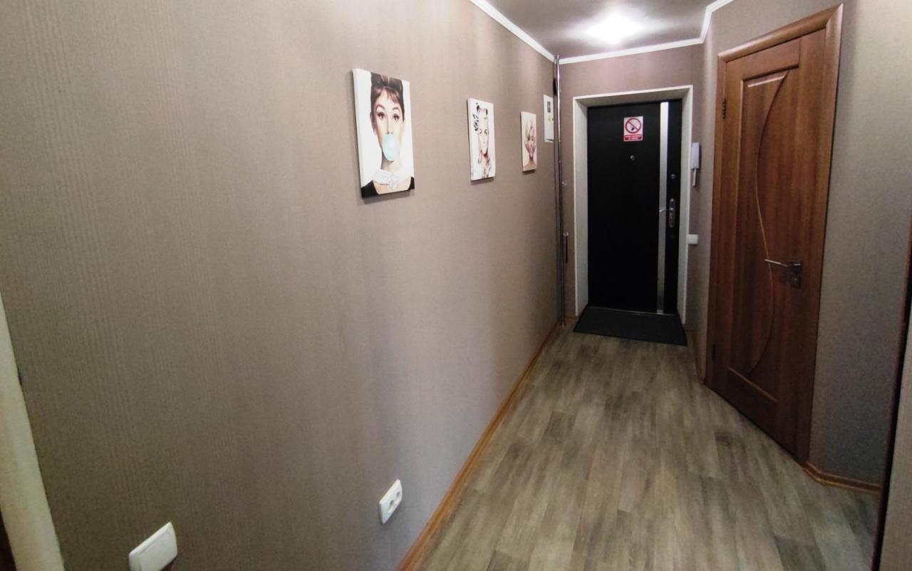 Двухкомнатные Апартаменты Центр Mystetsʹka 3 Kr Apartments Krivij Rih Kültér fotó