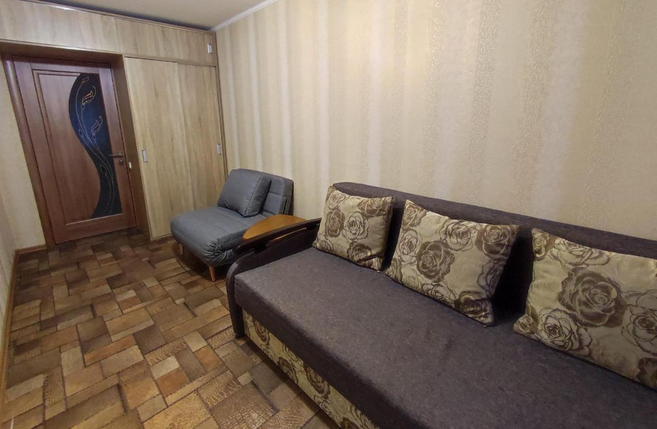 Двухкомнатные Апартаменты Центр Mystetsʹka 3 Kr Apartments Krivij Rih Kültér fotó